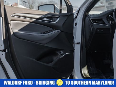 Used 2023 Buick Enclave Essence image 40