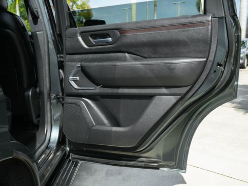 Used 2025 Nissan Armada Platinum image 35