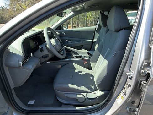 New 2026 Hyundai Elantra SE image 9