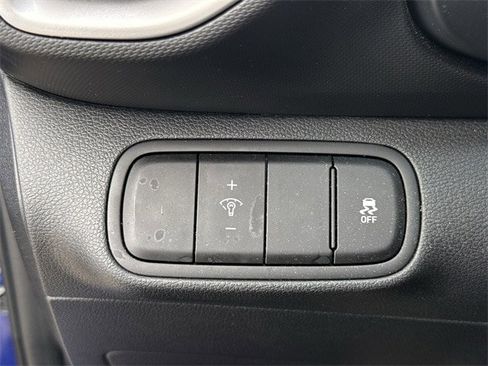 Used 2025 Hyundai Venue SEL image 22