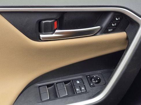 Used 2020 Toyota RAV4 Limited image 23