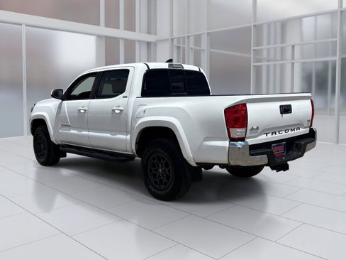 Used 2017 Toyota Tacoma SR5 w/ Tow Package AWD/4WD image 4