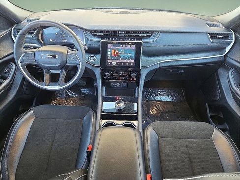 Used 2023 Jeep Grand Cherokee Altitude image 18