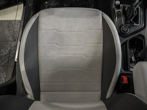 Used 2025 Volkswagen Taos SE w/ Panoramic Sunroof Package image 36