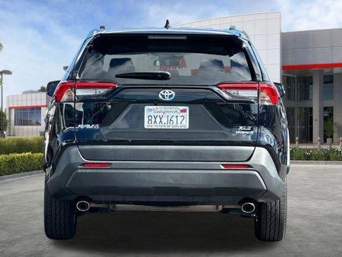 Certified 2021 Toyota RAV4 XLE w/ Convenience Package image 6