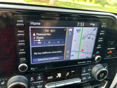 Used 2022 Toyota Highlander XLE FWD image 26