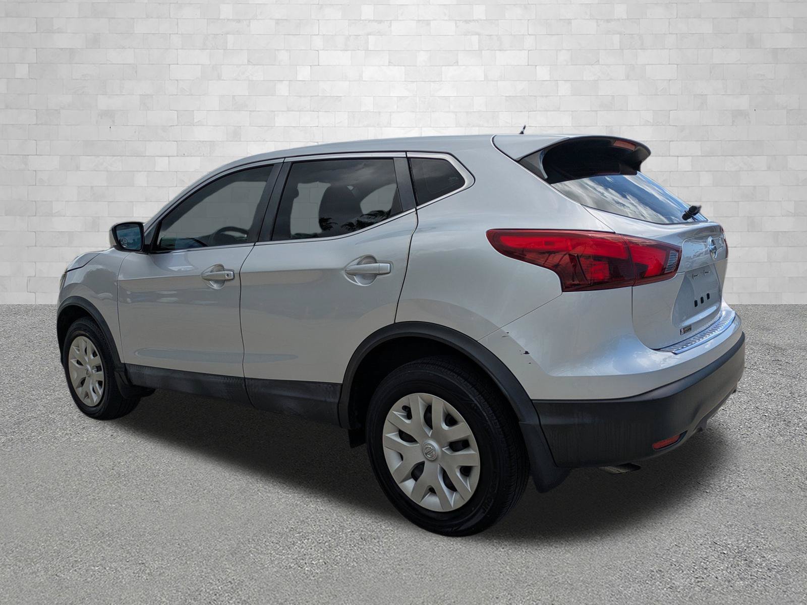 Used 2019 Nissan Rogue Sport S FWD image 4