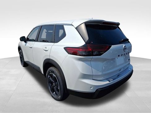 Certified 2026 Nissan Rogue SV AWD/4WD image 2