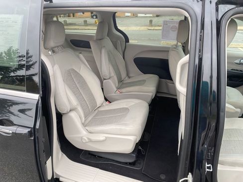 Used 2017 Chrysler Pacifica Touring Plus image 26