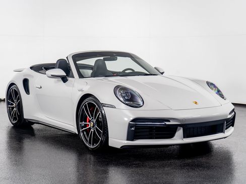 Used 2022 Porsche 911 Turbo image 4