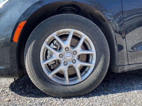 Used 2026 Chrysler Pacifica Select image 23