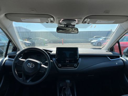 Used 2025 Toyota Corolla LE image 32