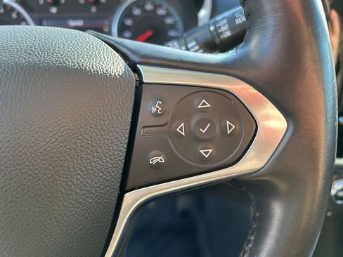 Used 2020 Chevrolet Traverse LT image 25