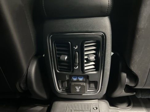 Used 2020 Jeep Grand Cherokee Limited image 11