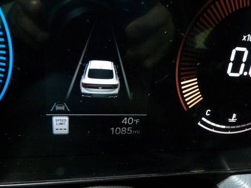 Used 2025 Hyundai Sonata SEL FWD image 24
