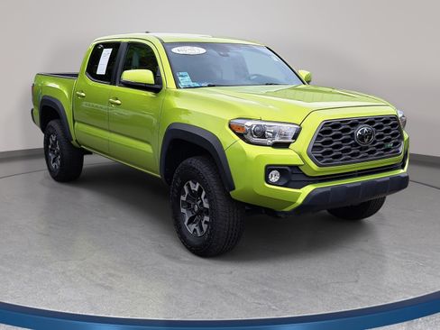 Used 2023 Toyota Tacoma TRD Off-Road w/ Technology Package AWD/4WD image 3