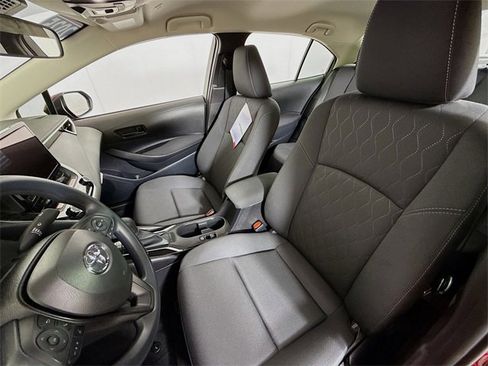 Certified 2025 Toyota Corolla LE image 9