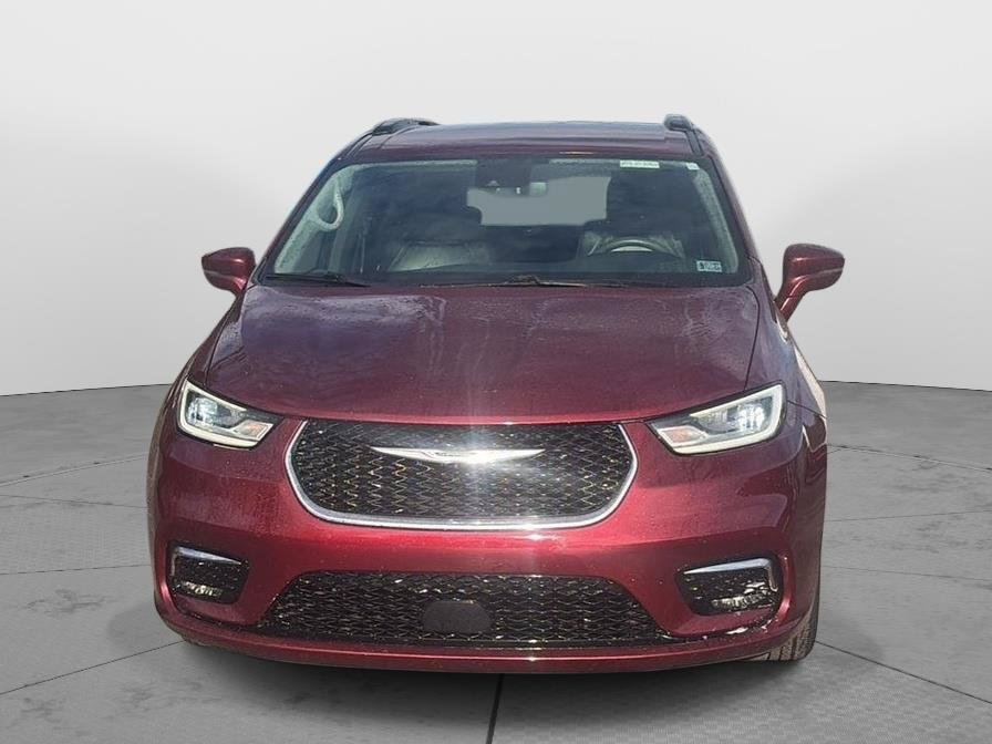 Used 2022 Chrysler Pacifica Touring-L FWD image 2