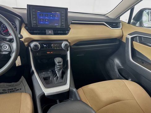 Used 2022 Toyota RAV4 LE image 27