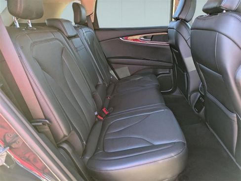 Certified 2023 Lincoln Nautilus Reserve image 30