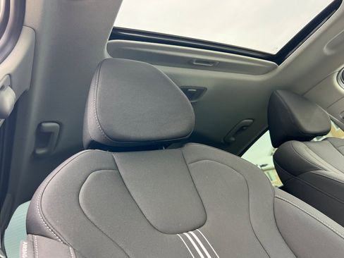 Used 2024 Hyundai Elantra SEL w/ Convenience Package image 16