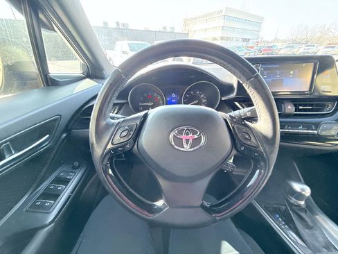 Used 2018 Toyota C-HR XLE FWD image 9