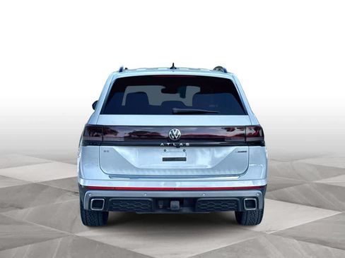 Used 2024 Volkswagen Atlas Peak Edition SE AWD/4WD image 7