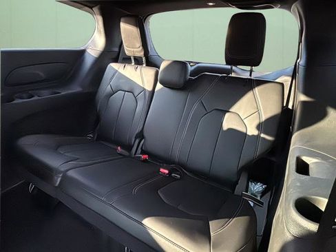 New 2026 Chrysler Pacifica Select image 21