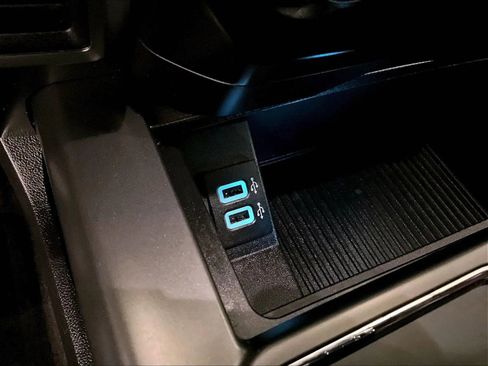 Used 2017 Ford F150 XLT w/ Equipment Group 302A Luxury AWD/4WD image 31