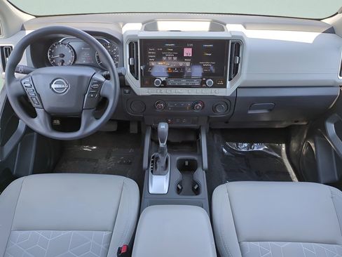 Used 2025 Nissan Frontier SV image 15