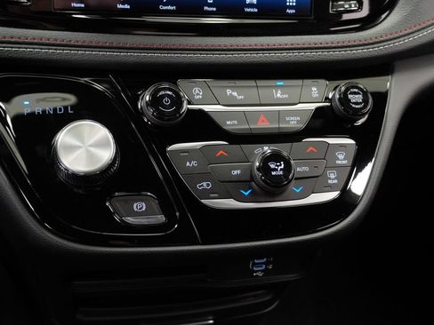New 2027 Chrysler Pacifica Select AWD/4WD image 26