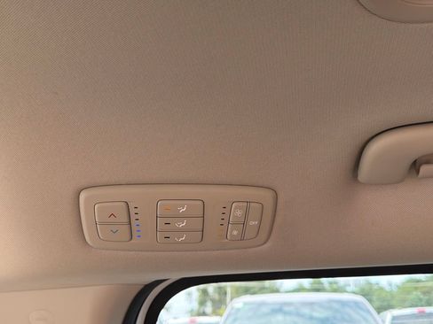 Used 2022 Kia Carnival LX FWD image 11