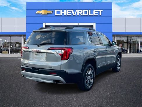 Used 2023 GMC Acadia SLT w/ Preferred Package image 7