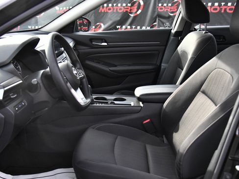 Used 2025 Nissan Altima 2.5 SV image 17