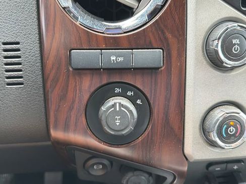 Used 2015 Ford F250 Lariat w/ Lariat Ultimate Package AWD/4WD image 15