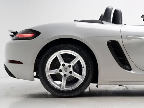 Used 2022 Porsche 718 Boxster RWD image 43