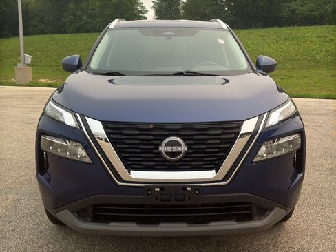 Certified 2023 Nissan Rogue SV w/ SV Premium B Package AWD/4WD image 3