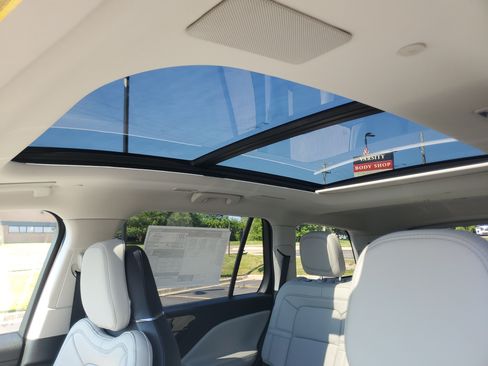 New 2026 Lincoln Aviator Reserve AWD/4WD image 10