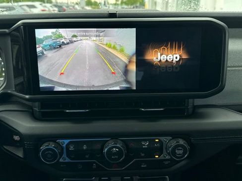 Used 2026 Jeep Wrangler Unlimited Sahara AWD/4WD image 34