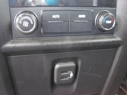 Used 2022 Chevrolet Traverse LT image 9