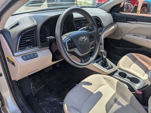 Used 2017 Hyundai Elantra SE FWD image 12