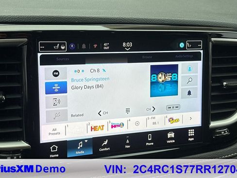 Used 2024 Chrysler Pacifica Select image 34