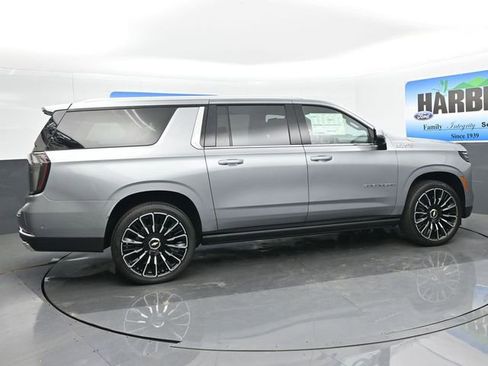 New 2026 Chevrolet Suburban High Country AWD/4WD image 6