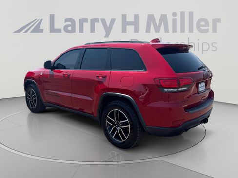 Used 2021 Jeep Grand Cherokee Trailhawk AWD/4WD image 3