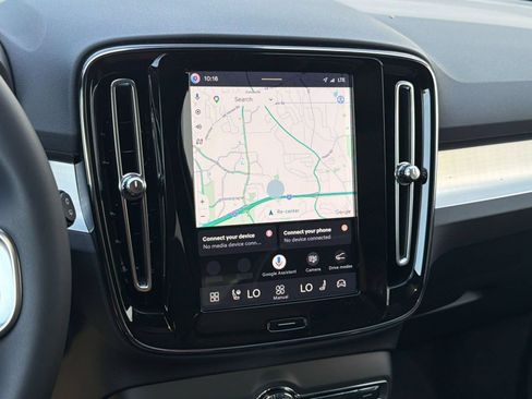 New 2026 Volvo XC40 B5 Ultra w/ Climate Package AWD/4WD image 17