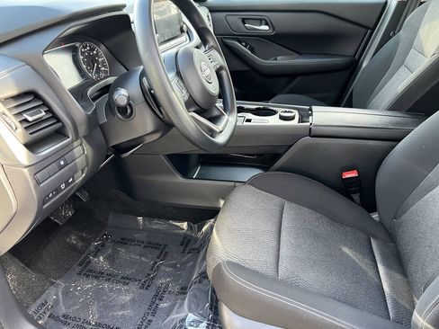 Used 2024 Nissan Rogue SV image 13