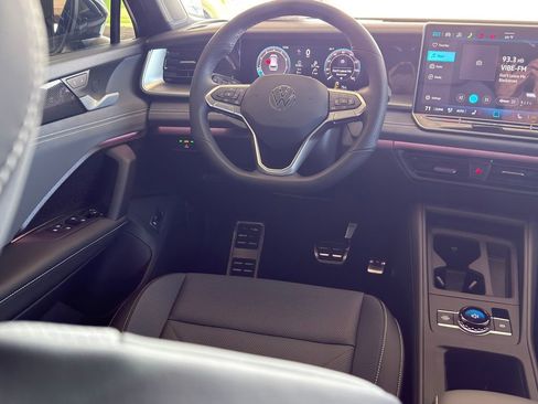 New 2026 Volkswagen Tiguan SE R-Line image 33
