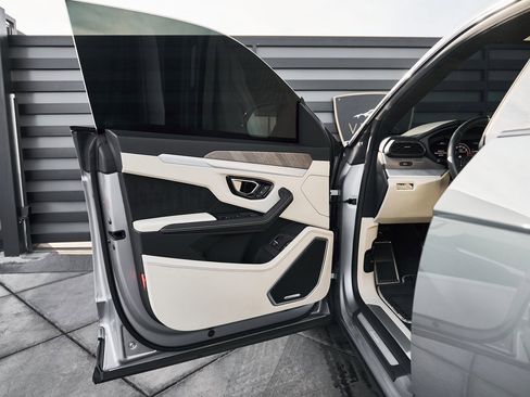 Used 2021 Lamborghini Urus image 22