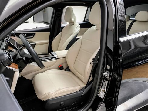 Used 2024 Mercedes-Benz GLC 300 4MATIC image 32