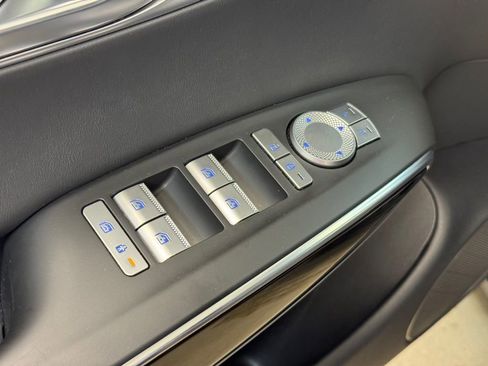 Used 2025 Genesis GV70 2.5T image 10